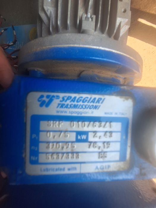 Vând motoare cu reductor