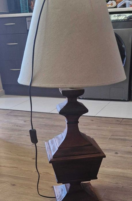 Продава се ретро настолна лампа