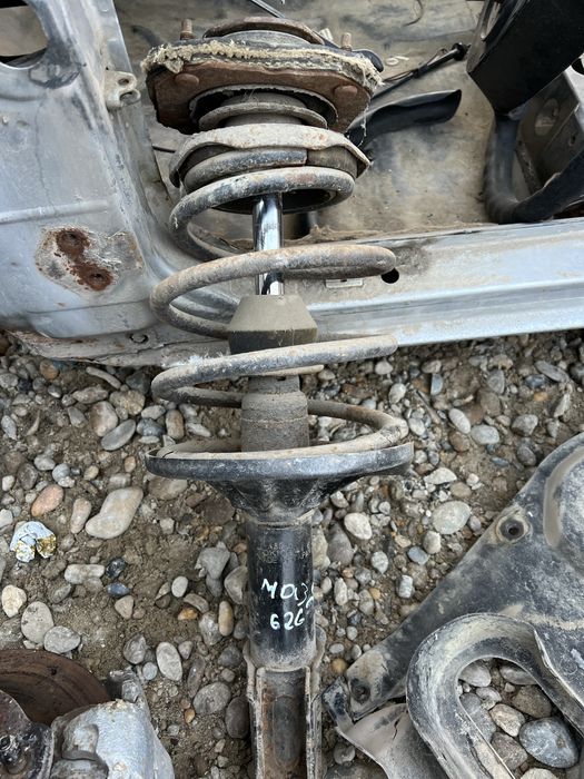 стойке передный амортизатор от Мазда 626 старушка