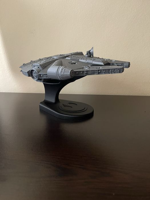 Легендарният кораб Millennium Falcon – Star Wars