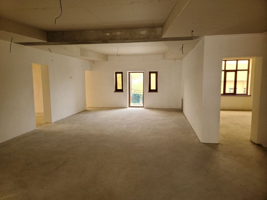 Участка сотилади  янги замонавий 400 кв автовокзал  оркасида.