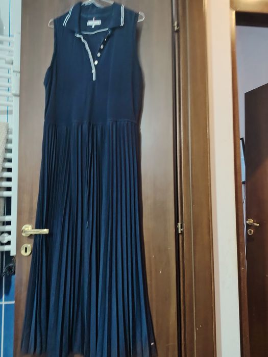 Rochie Tomy 380 Ron ,rochie Guess verde 200 noua,portocalie Zara 130,rochie Zara albastru alb M 130 ,halat 170 noi