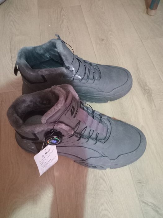 Продам зимнюю кроссовку