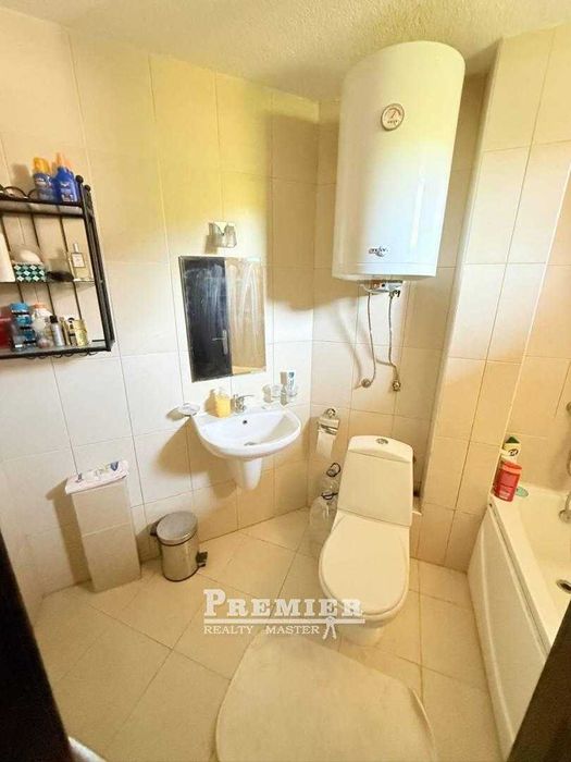 Двуетажна самостоятелна къща