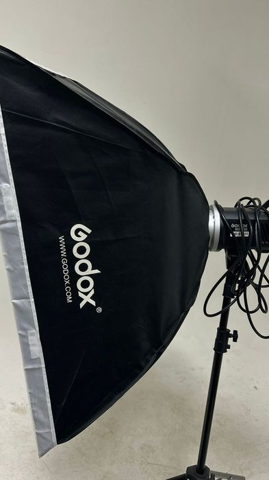 Продам импульсный свет Godox MS 300D  состояние новое все как на фото