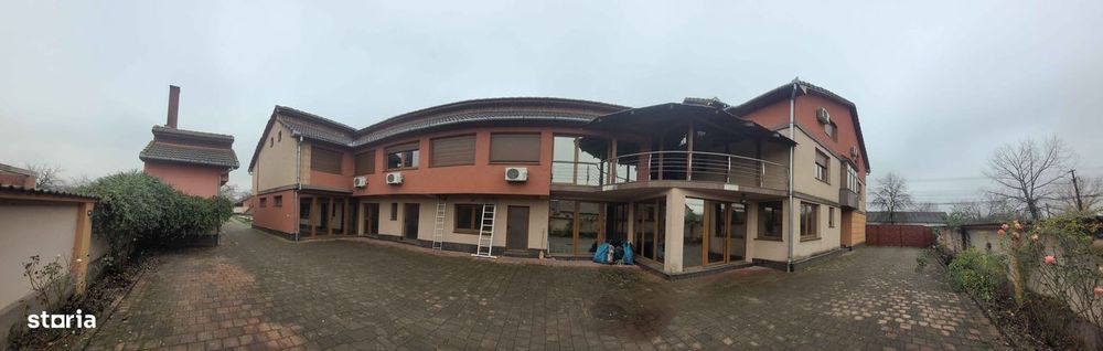 Imobil cu 3case:C1-3 nivele;C2-2nivele;C4-1 nivel;C3;C5;Piscina;Foisor