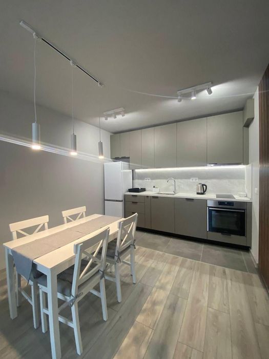 Дава се под наем Двустаен апартамент в Варна, Център - 60 кв.м за 613 € - Снимка #1