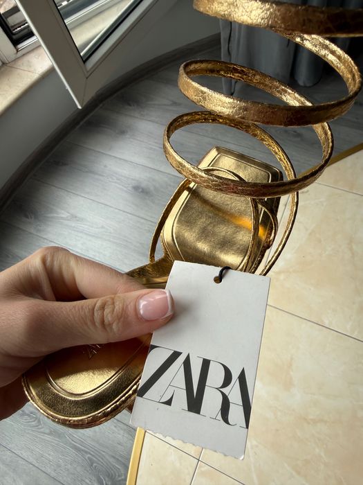 Zara златни сандали токчета