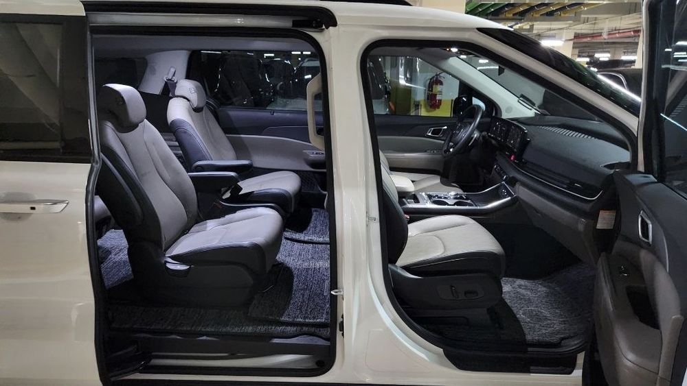 Kia Carnival HEV 9seater Nobless