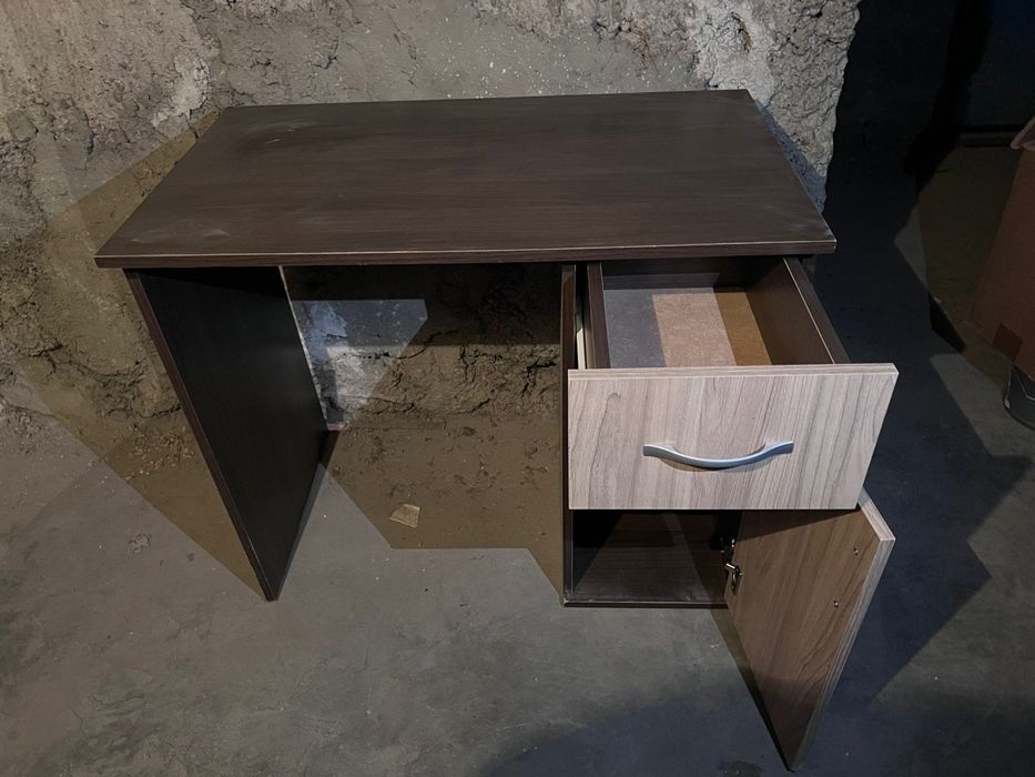 Бюро за детска стая