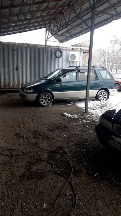 Продам  машину Мицсубици Шариот