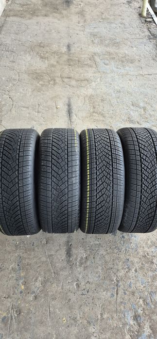 4 anvelope iarna Goodyear 255/50/21.Pretul este pe bucata