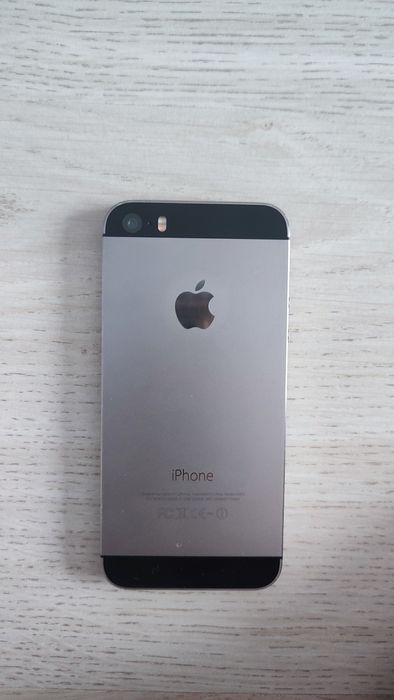 iPhone 5s,в хорошем состоянии,отличная камера,перестал включаться.