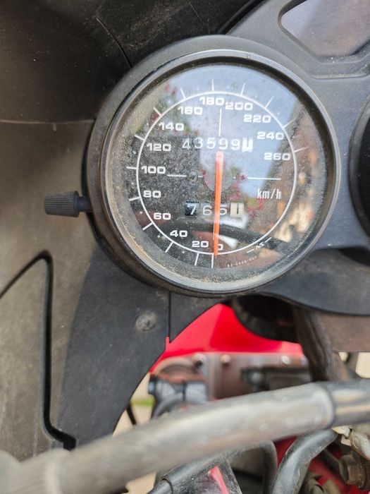 Motocicleta Suzuki RF600R