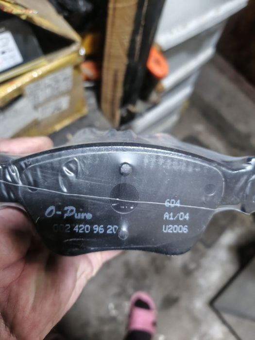 Тормозные колодки  на мерседес