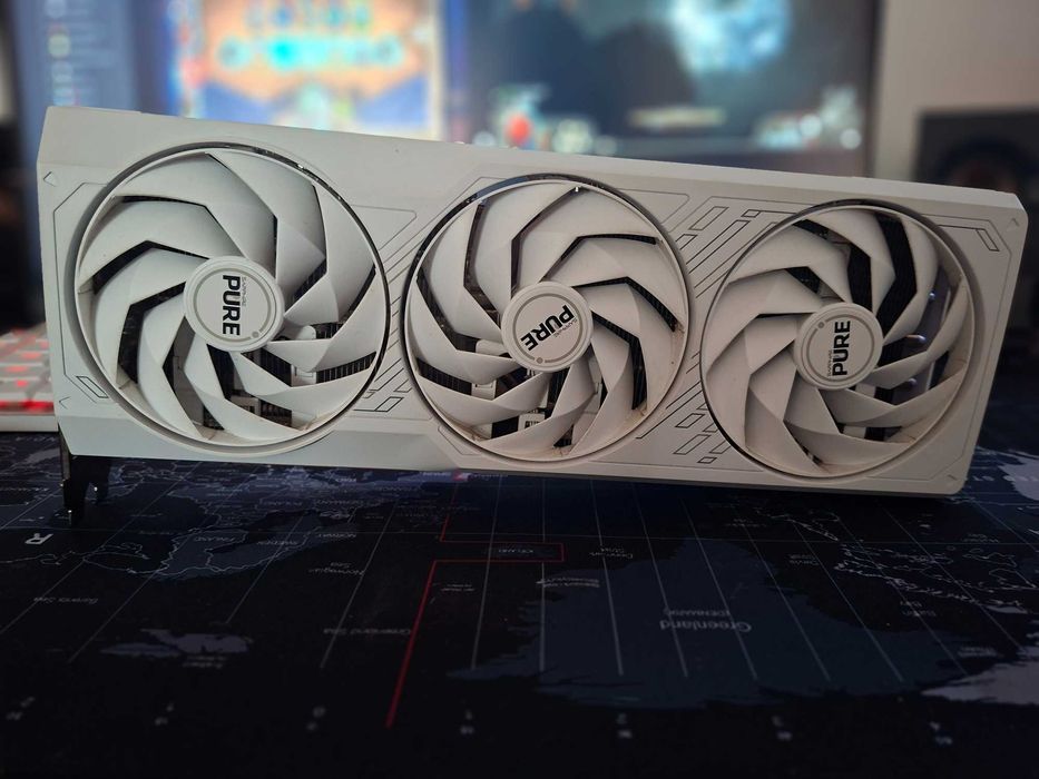 Radeon RX 7800 XT Sapphire Pure White