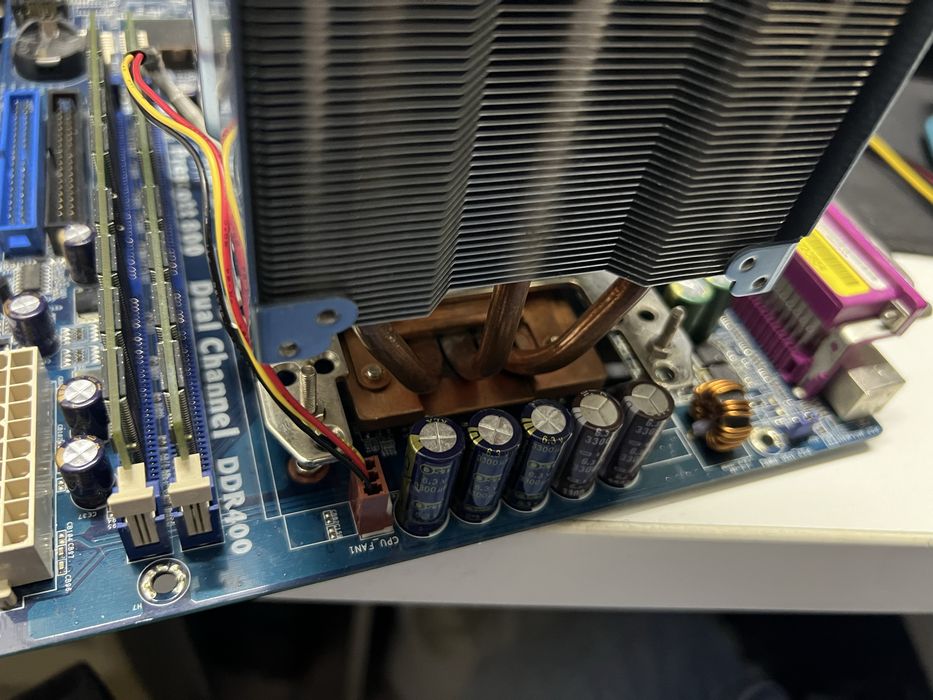 Placă de bază ASRock P4i65GV + Pentium 4 3.2 GHz