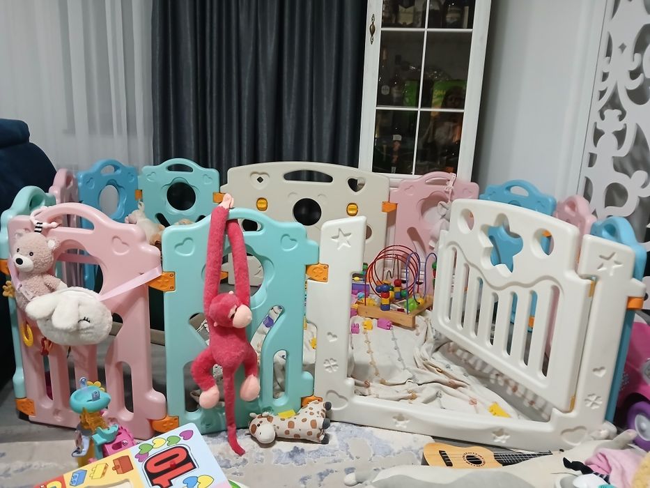 Vând urmatoarele:carut sport(300ron),tricicleta 200,tarc copii(300)