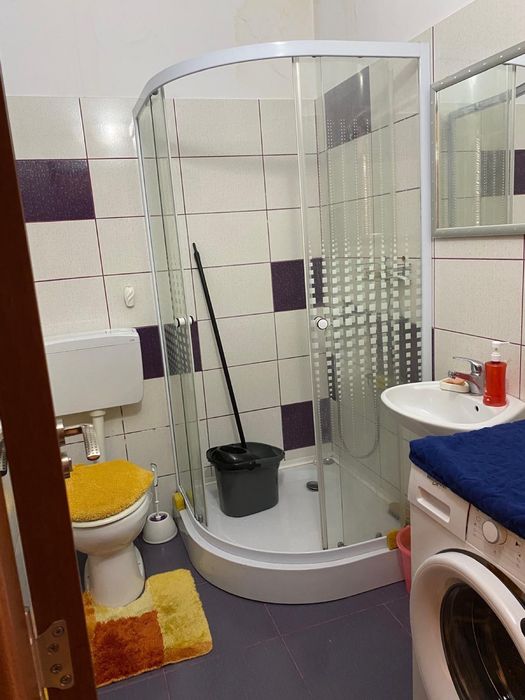 Vand apartament 1 camera la casa in curte comuna