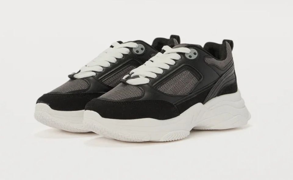 Продавам дамски маратонки