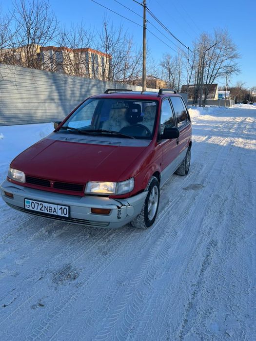 Митсубиси спейс раннер