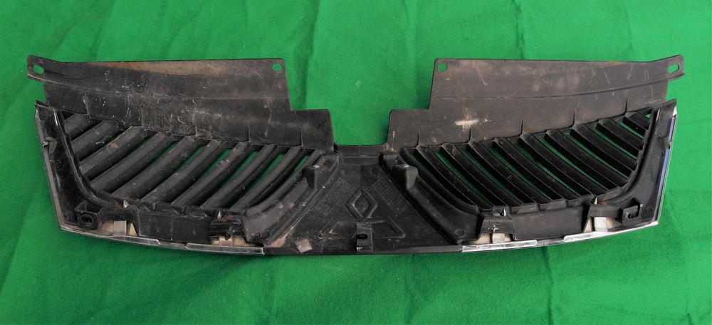 Радиаторна решетка за Mitsubishi Outlander 2007-2012 година. #002V.