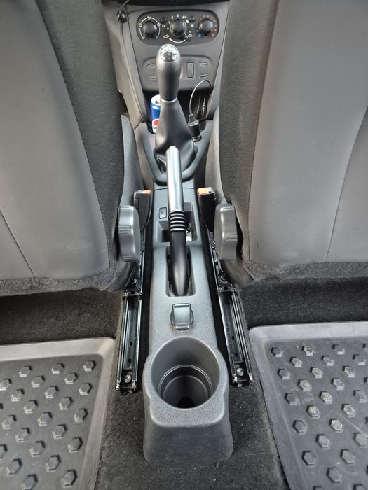 Cotiera logan 2 sau daca aveti suportul cu pahar ca in poza