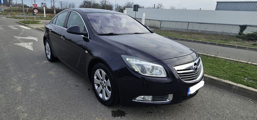 Vând Opel Insignia