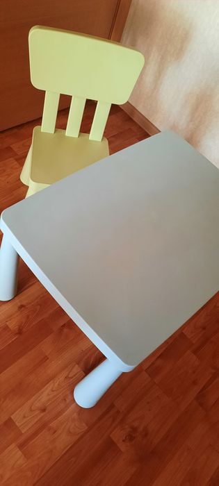 Продам детский стол и стул ИКЕА