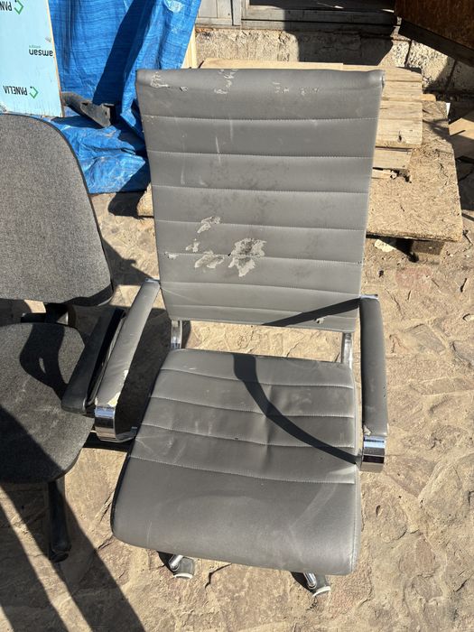 офисные кресла на колесиках