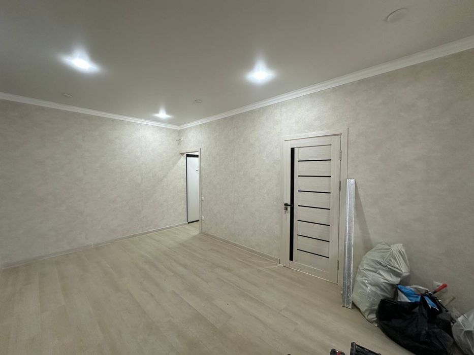 Своя, 2х переделенная в 3х, вдоль дороги, под офис