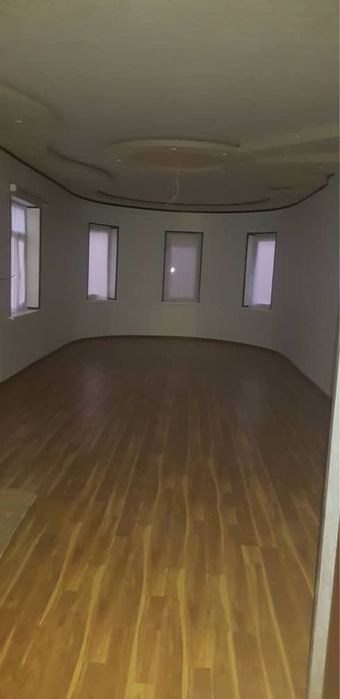 Хай-тек стилида курилган 9 хонали 20 соткали  уй сотилади