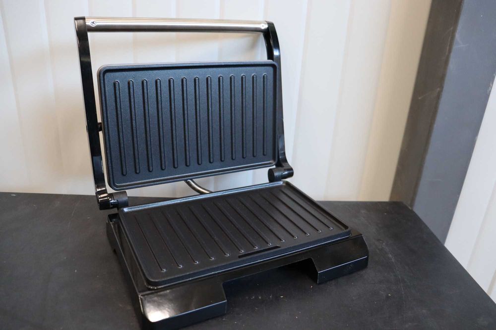 Компактен мултигрил SEVERIN KG 2394 с транспортен дефект