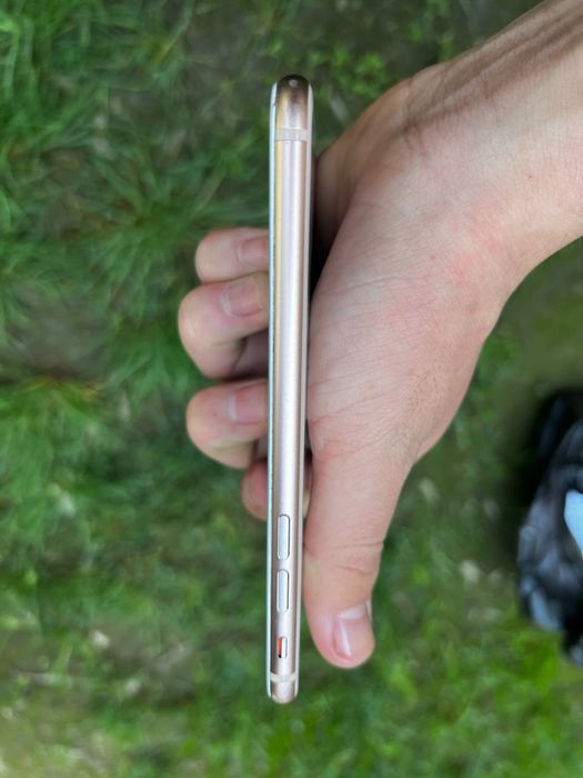 Iphone 8 colati yaxshi xamma joyi  ishledi ekranida singan joyi bor