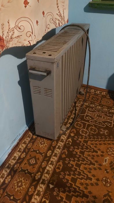 Продавам маслен радиатор