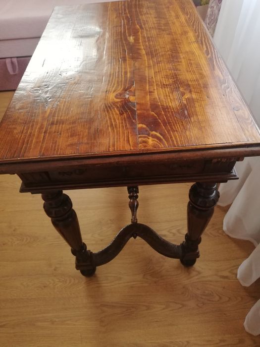 Vand măsuță mobilier vechi.