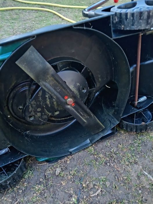 Vând mașină de tuns iarba cu acumulator