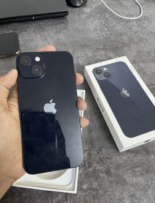 Телефон iPhone 13