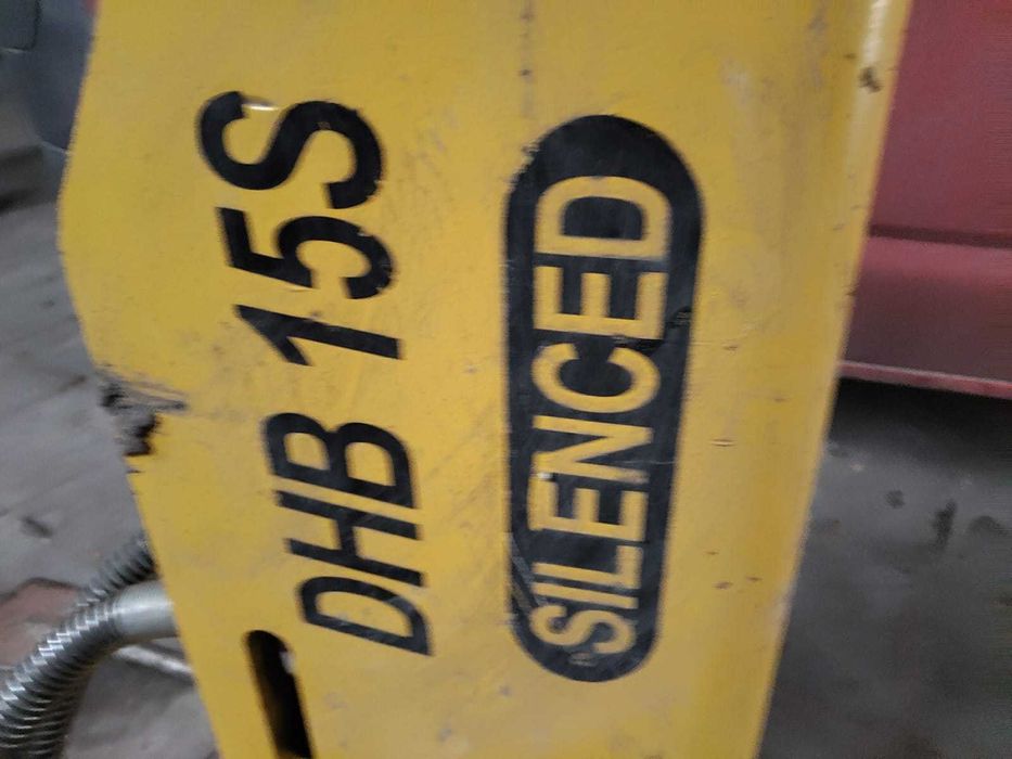 Placa vibratoare si picon