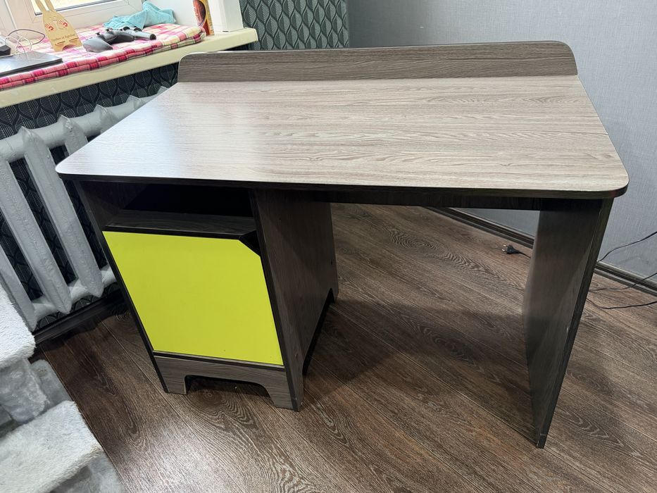 Письменный стол