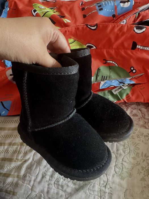 Зимний комбинезон и угги