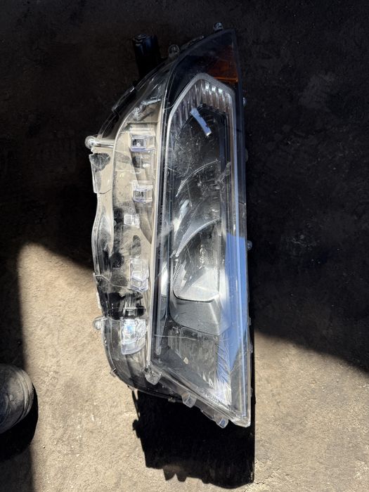 Фара правая Toyota Rav4