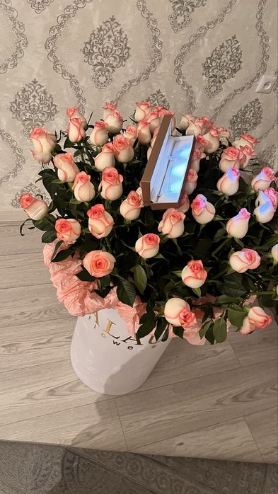 Цветы 61 роза свежей