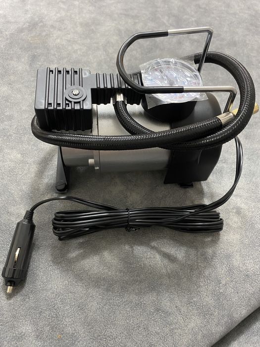 Маленький компрессор для прокачки шин