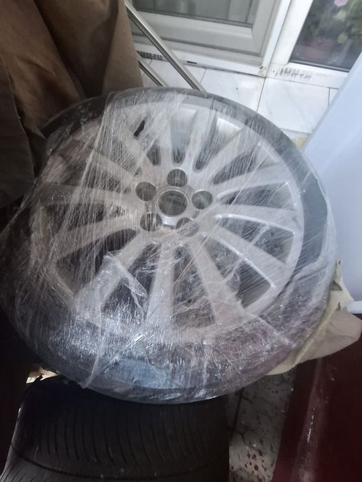 Vând jante Opel Insignia A Facelift R18 Anvelope Iarna Michelin