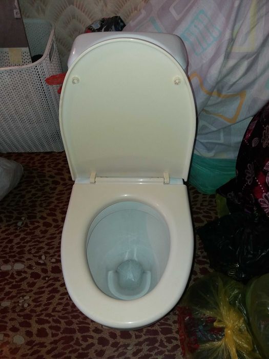 Продам унитаз . .