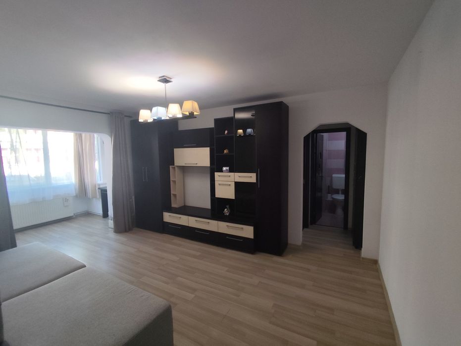 Apartament 3 camere, 2 bai, semidecomandat , cu grădină, Tractorul 16 1 Apartament 3 camere, 2 bai, semidecomandat , cu grădină, parcare, Tractorul — fotografia 3