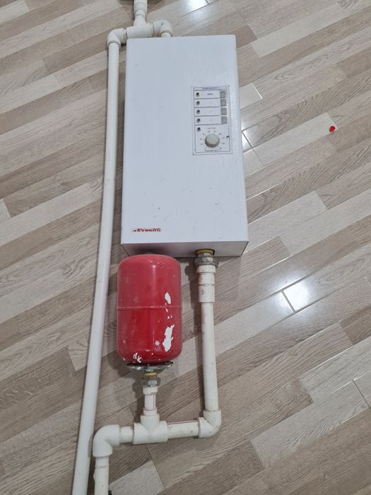 Электрический  котел  и  другие  детали  в комплекте