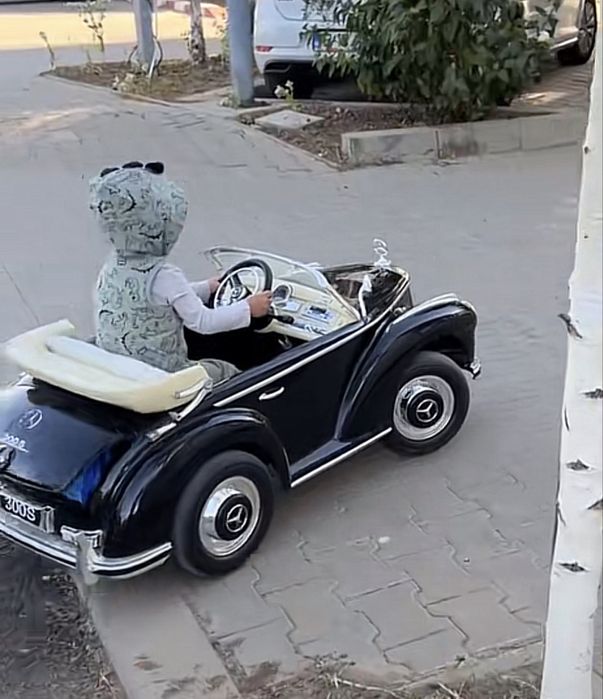 Masinuta electrica mercedes