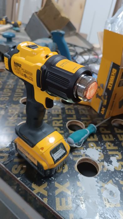 Фен девольт DEWALT